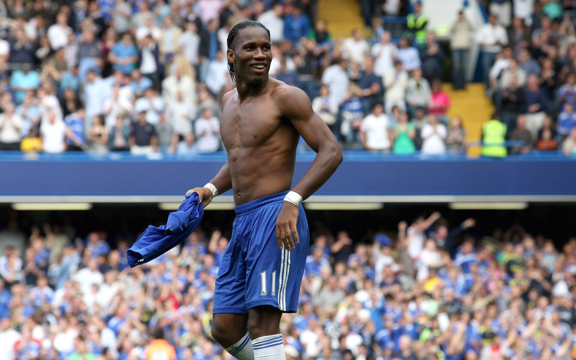 重阳节“登高节健步大会” 老中青三代共同攀爬城市制高点